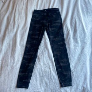 athleta girl printed chit chat tight - super cute !!